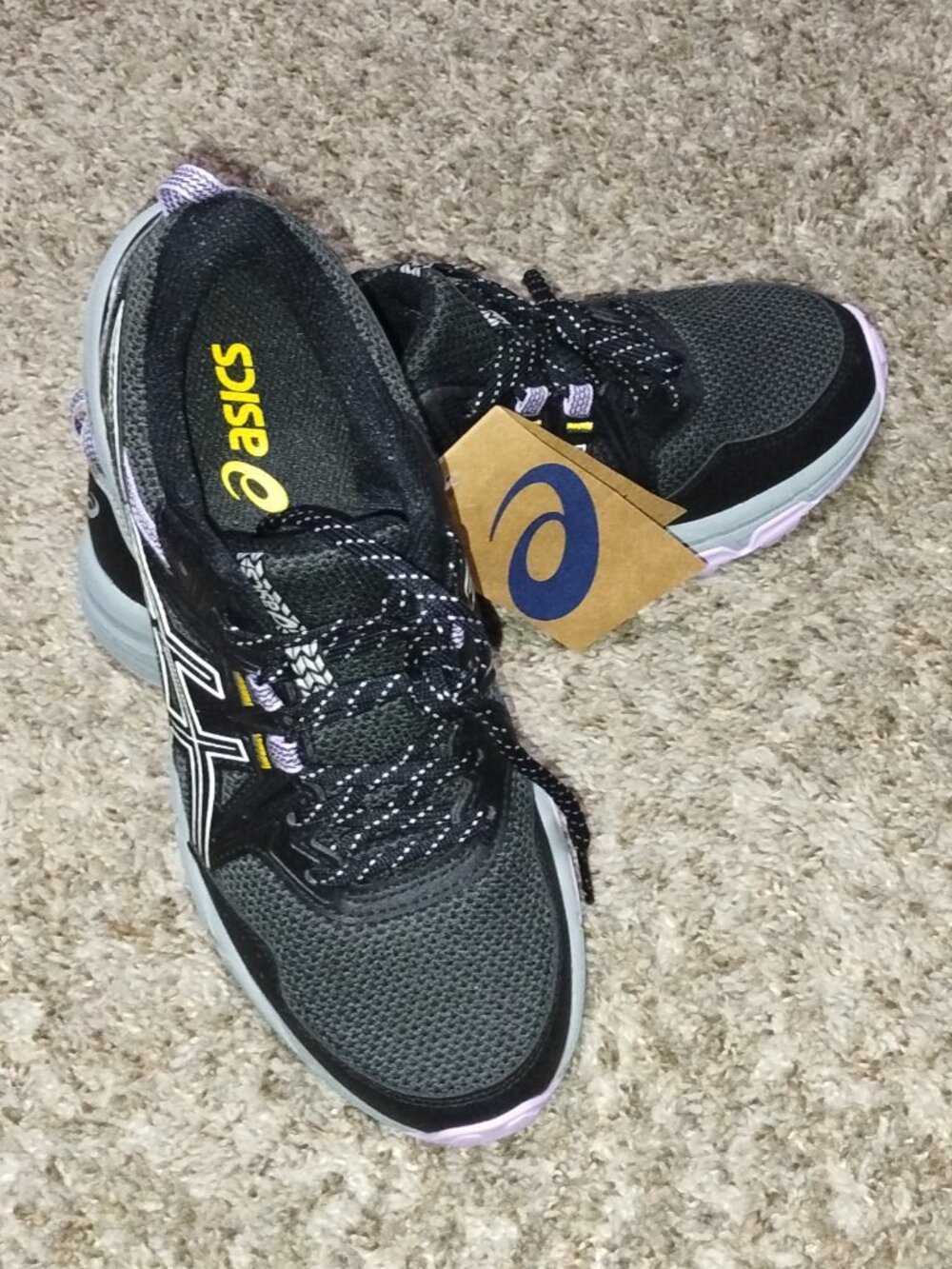 Brand NWT Women's Oasics Gel-Venture 8 Athletic Shoes. US Size 7.5 F820224.